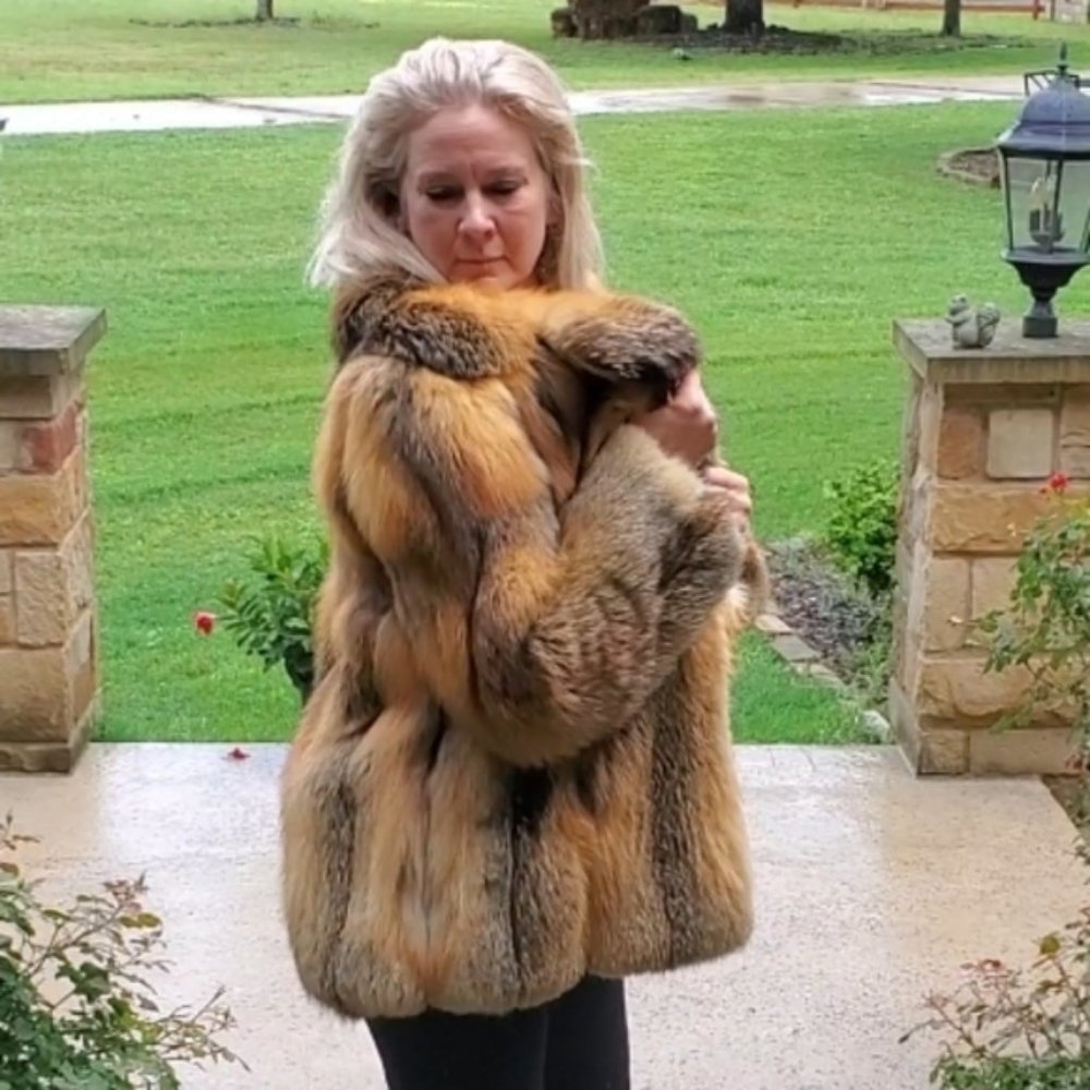 Amazing Parisian Red Fox Fur Coat - Picture 10 of 16